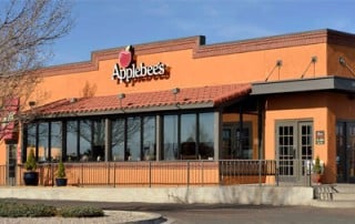 Knife-Wielding Applebee’s Customer Stopped by Gun-Wielding Good Guy